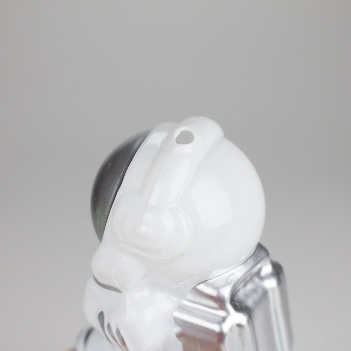 7" 3D Astronaut Glass Bong – Space Inspired Water Pipe